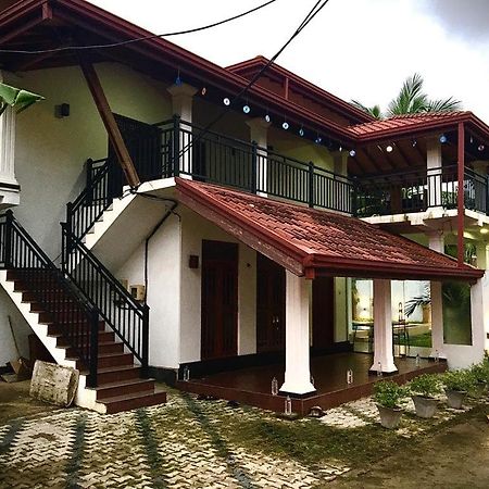 Brisa Marina Hotel Negombo Buitenkant foto