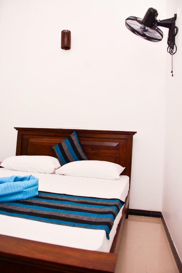 Brisa Marina Hotel Negombo Buitenkant foto