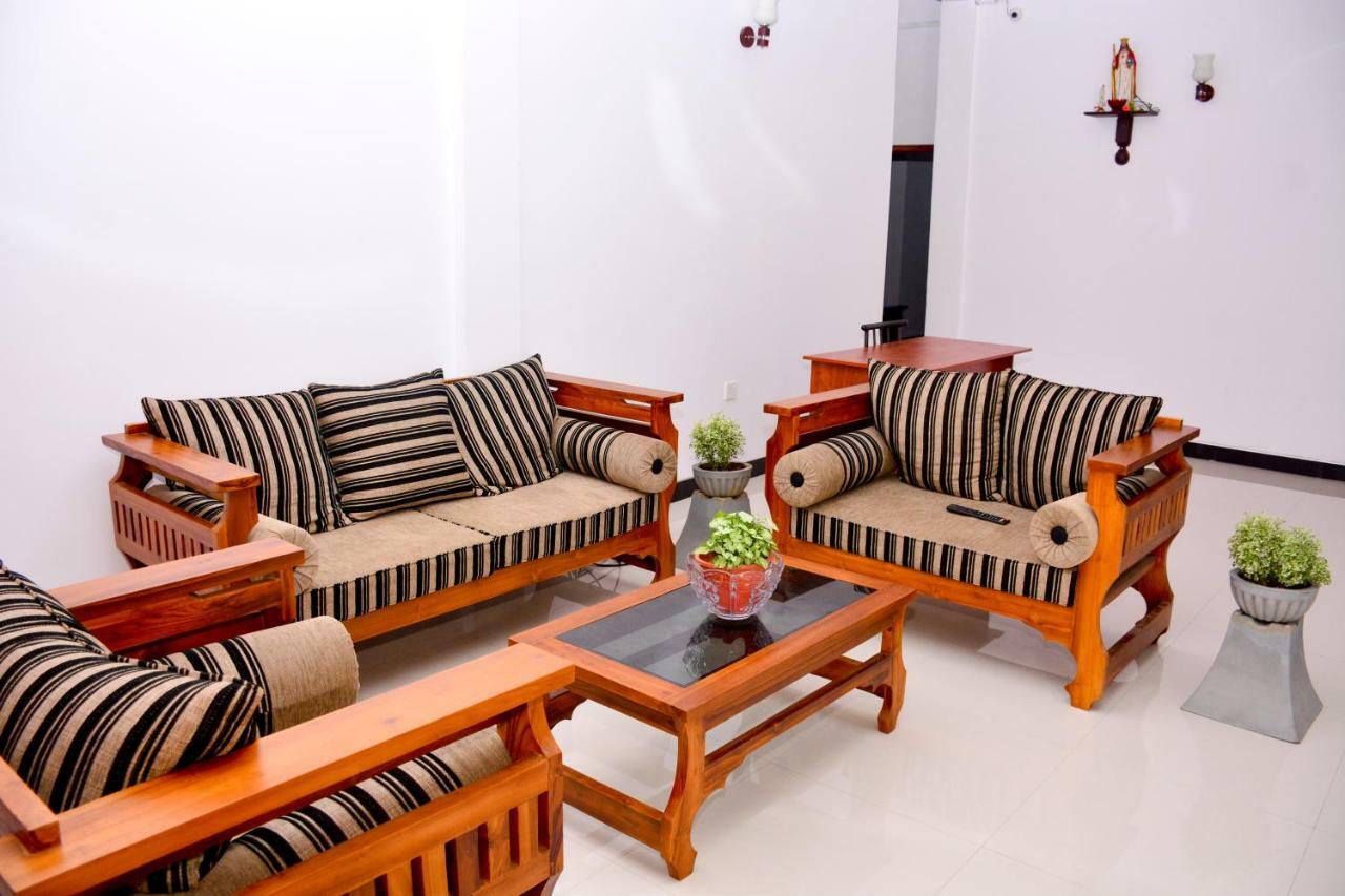 Brisa Marina Hotel Negombo Buitenkant foto