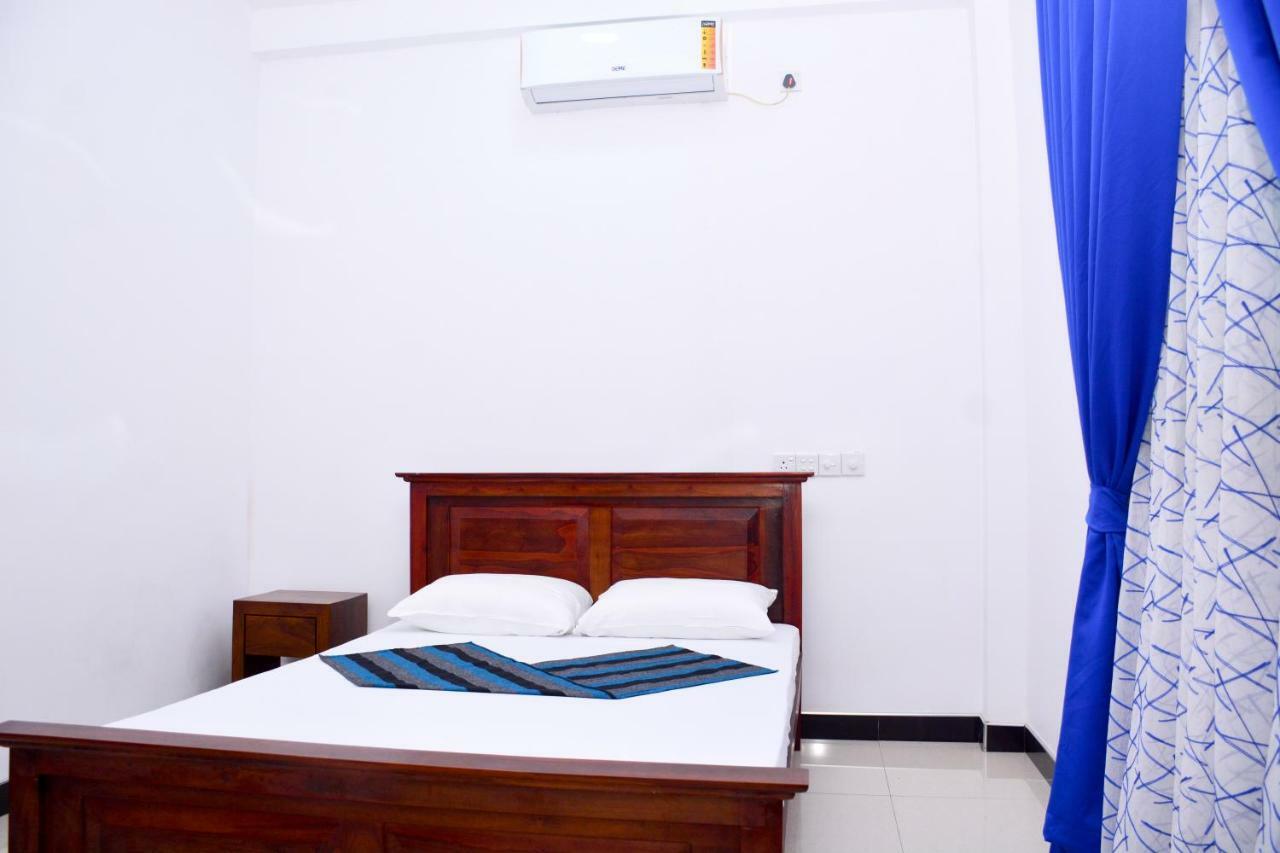 Brisa Marina Hotel Negombo Buitenkant foto