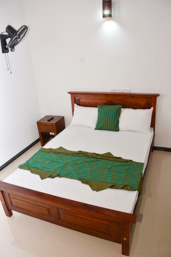 Brisa Marina Hotel Negombo Buitenkant foto
