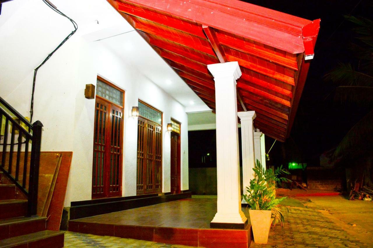 Brisa Marina Hotel Negombo Buitenkant foto
