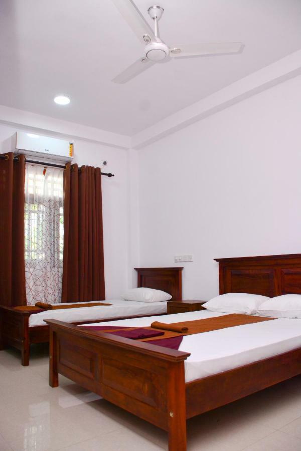 Brisa Marina Hotel Negombo Buitenkant foto