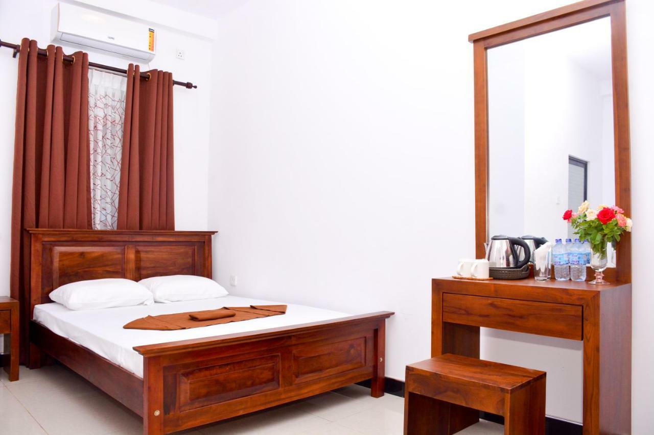 Brisa Marina Hotel Negombo Buitenkant foto