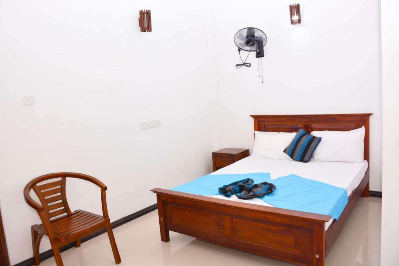 Brisa Marina Hotel Negombo Buitenkant foto