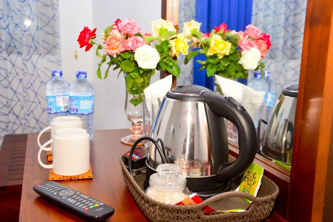 Brisa Marina Hotel Negombo Buitenkant foto