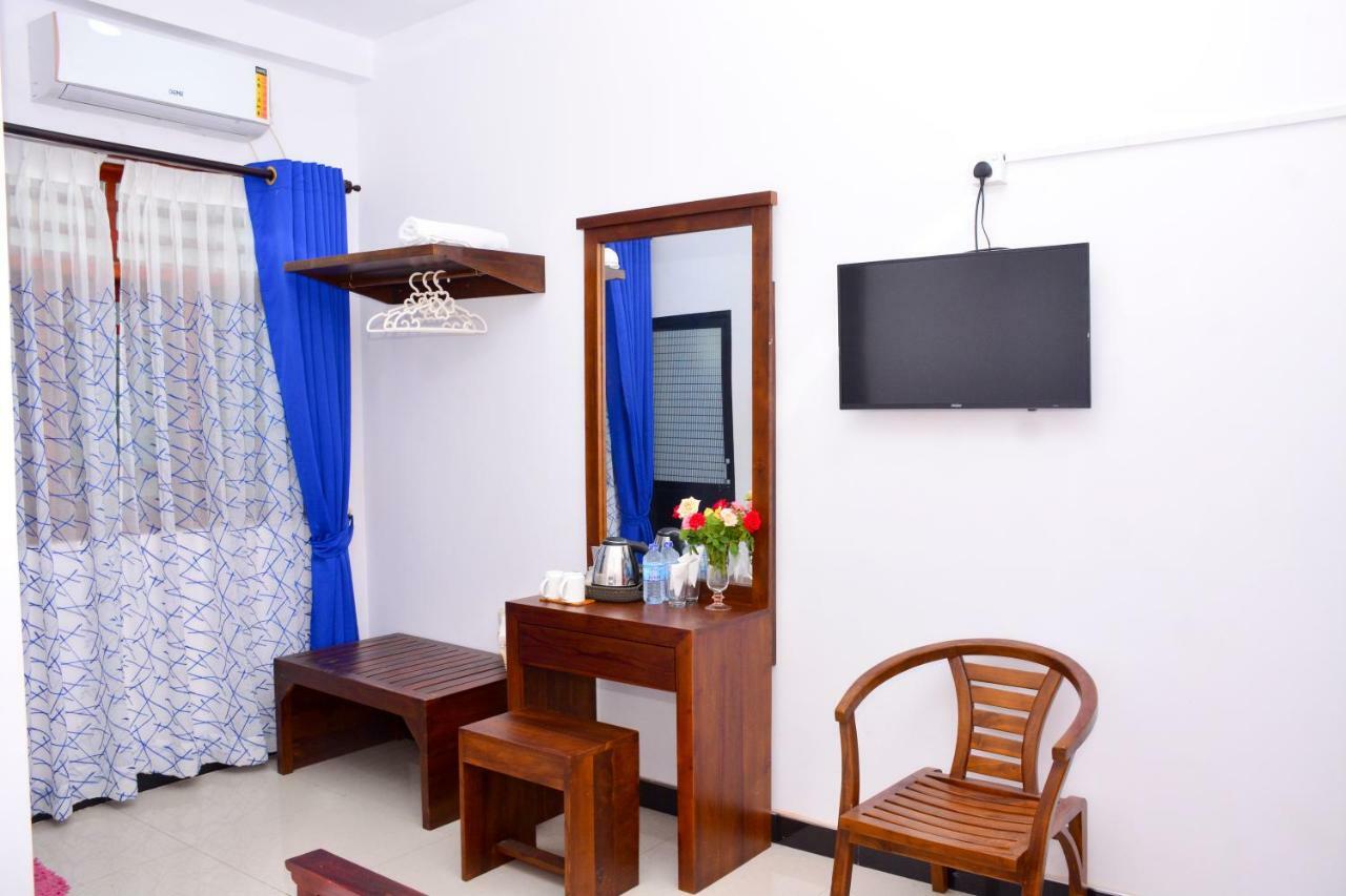 Brisa Marina Hotel Negombo Buitenkant foto
