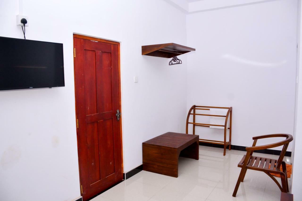 Brisa Marina Hotel Negombo Buitenkant foto