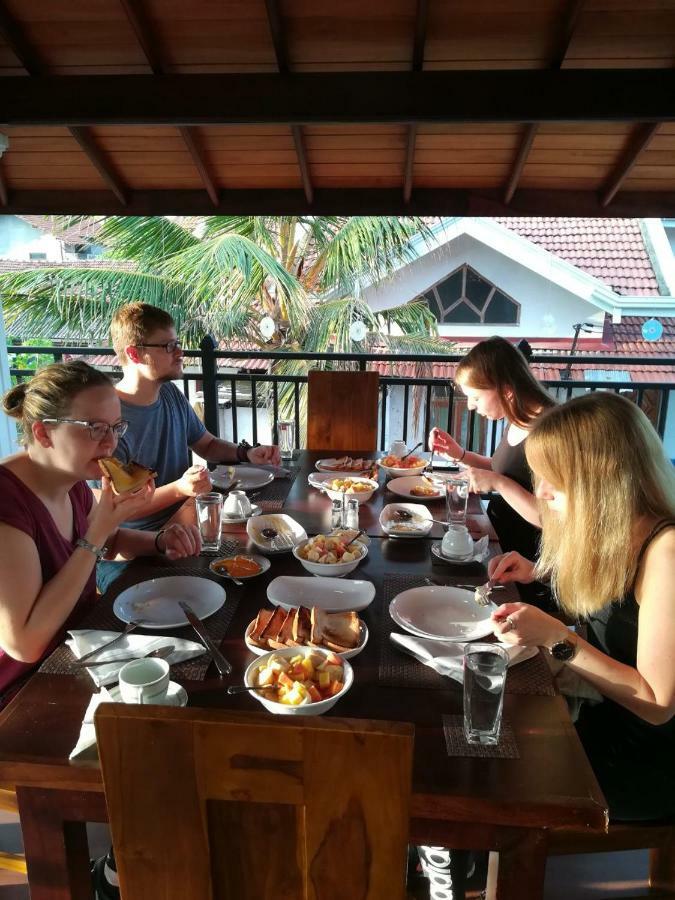 Brisa Marina Hotel Negombo Buitenkant foto