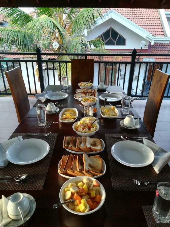 Brisa Marina Hotel Negombo Buitenkant foto