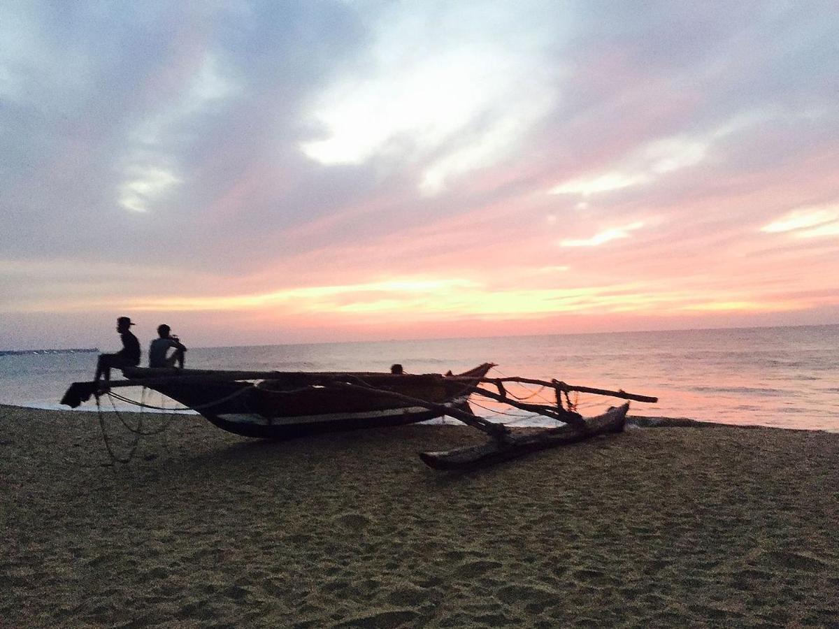 Brisa Marina Hotel Negombo Buitenkant foto
